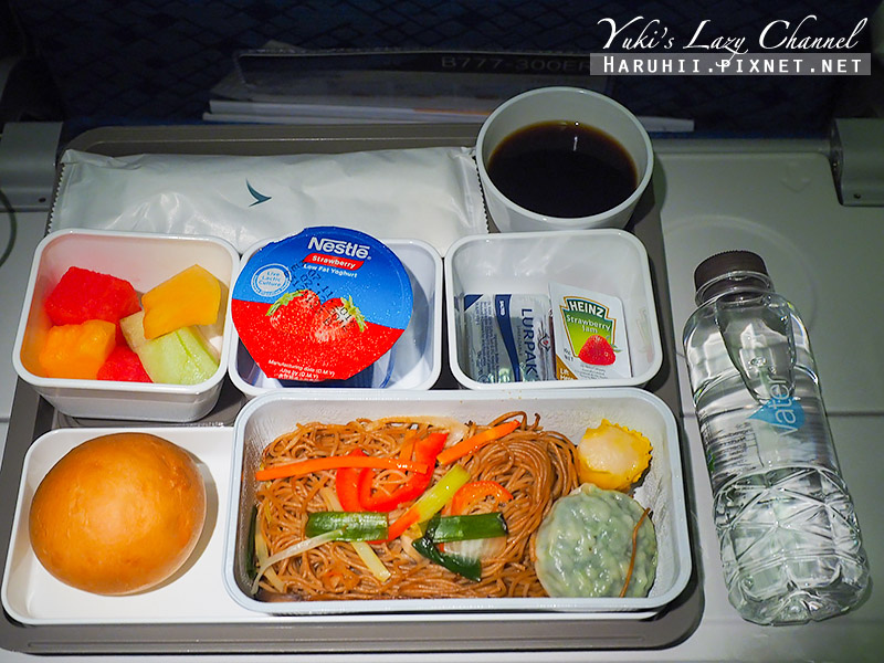國泰航空 Cathay Pacific CX383、CX382 香港蘇黎世 波音777-300ER 經濟艙、飛機餐、歐洲長程線搭乘記錄 @Yuki&#039;s Lazy Channel