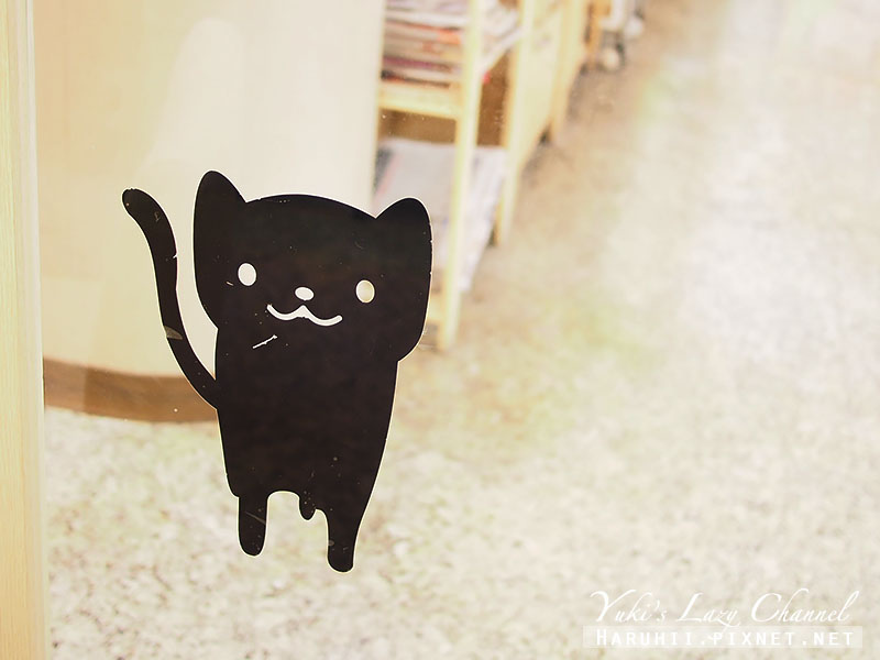 [三重貓咪咖啡推薦] 野喵中途咖啡＊太療癒了！超棒的貓咪咖啡 @Yuki&#039;s Lazy Channel