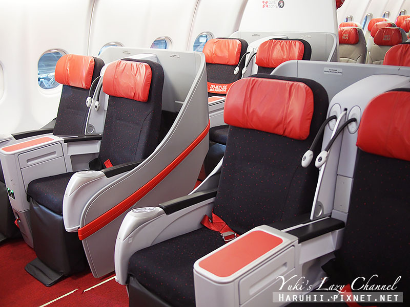 [峇里島自由行Bali] AirAsia X 亞航直飛巴里島，廉價航空的舒適商務艙、飛機餐、機上看日出、機場出入境、免稅店分享 @Yuki&#039;s Lazy Channel