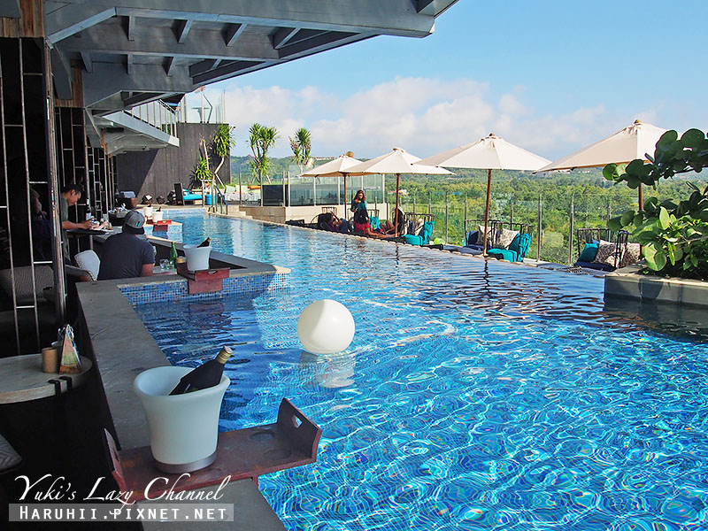 [峇里島美食推薦] RIMBA Jimbaran Bali 飯店餐飲｜UNIQUE 屋頂泳池酒吧，日夜皆美 @Yuki&#039;s Lazy Channel