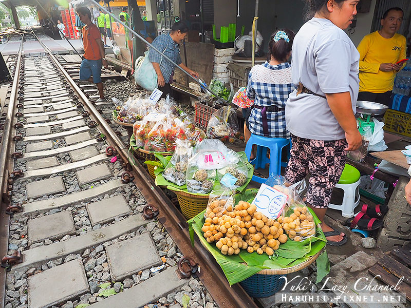 [曼谷近郊] 美功鐵道市場 Mae klong Market：鐵道旁做生意的特色鐵路市集 @Yuki&#039;s Lazy Channel