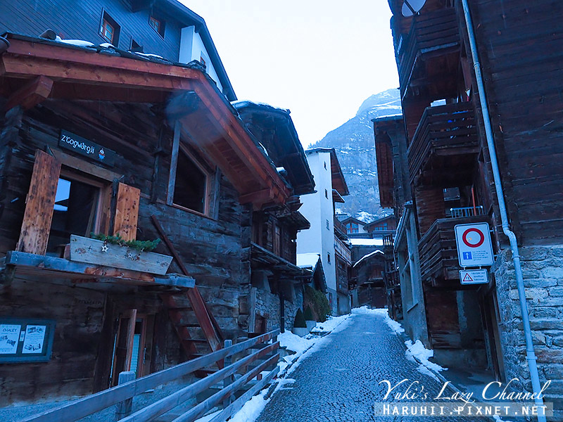 [瑞士] 策馬特Zermatt城區散步攻略：必買巧克力Lindt、Läderach、馬特洪峰必拍處、城區夜景、Hinterdorfstrasse老屋區 @Yuki&#039;s Lazy Channel