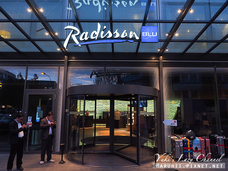 [瑞士琉森Luzern住宿推薦] Radisson Blu Hotel,Lucerne 盧塞恩麗笙酒店：琉森車站旁四星風格飯店，設計風客房、琉森湖畔景色、自助早餐 @Yuki&#039;s Lazy Channel