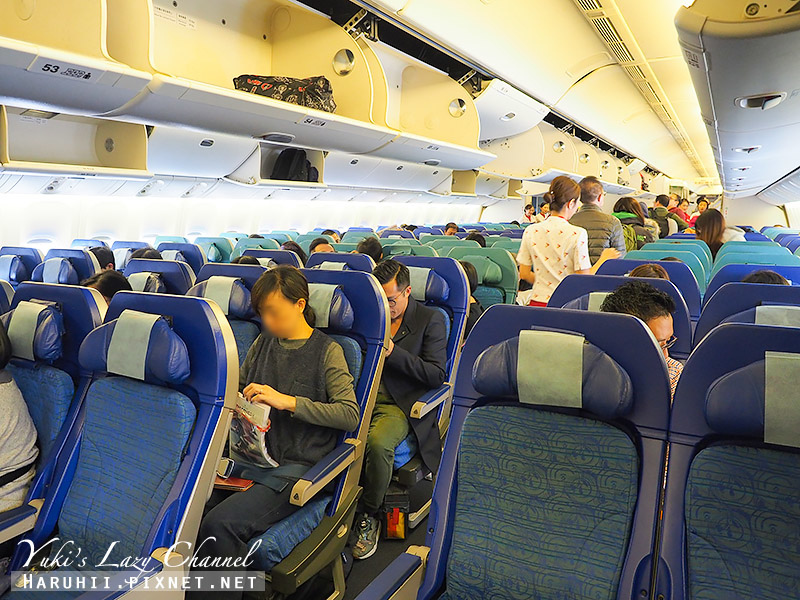 國泰航空 Cathay Pacific CX530 香港-台北 波音777-300 經濟艙座位、餐點分享 @Yuki&#039;s Lazy Channel