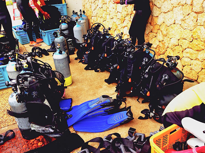 [沖繩潛水] NATURAL BLUE：青之洞窟(藍洞)潛水紀錄，專業潛水指導與免費照片，美好的青洞潛水體驗 @Yuki&#039;s Lazy Channel