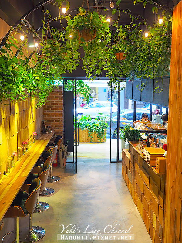 [台北市政府/松菸] FUJI FLOWER CAFE：花店裡喝咖啡，免費花圈讓少女拍到瘋 @Yuki&#039;s Lazy Channel