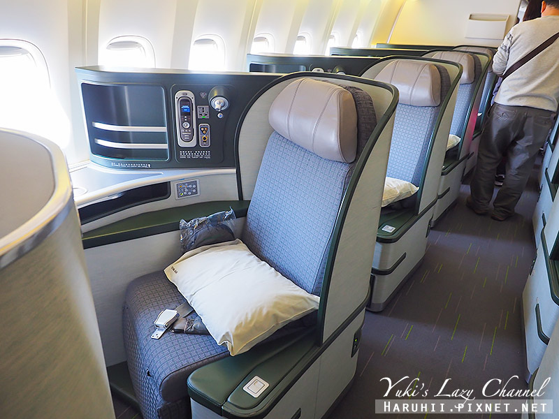 長榮航空 Eva Air BR870 香港-台北 波音777-300ER 偽菁英艙(豪華經濟艙)短程冷餐、飛行紀錄 @Yuki&#039;s Lazy Channel