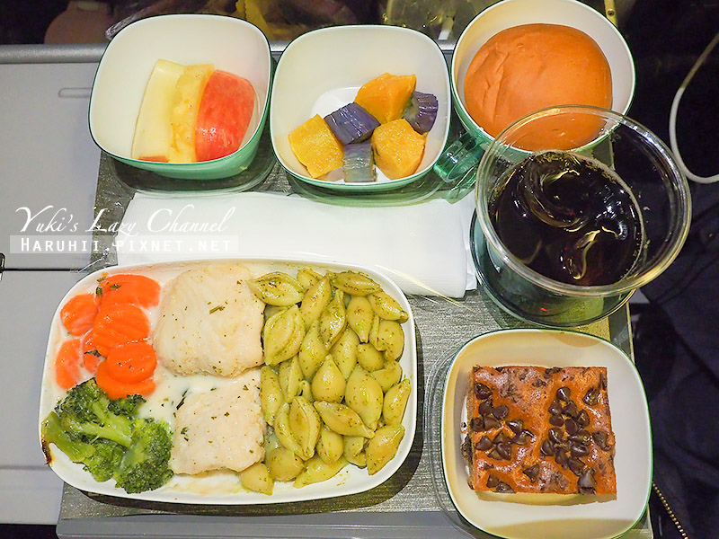 長榮航空 Eva Air BR87 台北-巴黎 波音777-300ER經濟艙兒童餐、普通餐飛機餐紀錄 @Yuki&#039;s Lazy Channel