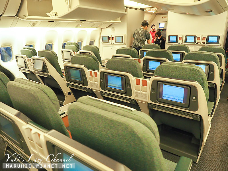 國泰航空 Cathay Pacific CX402 香港-台北 波音777-300經濟艙，終於又有熱餐了 @Yuki&#039;s Lazy Channel
