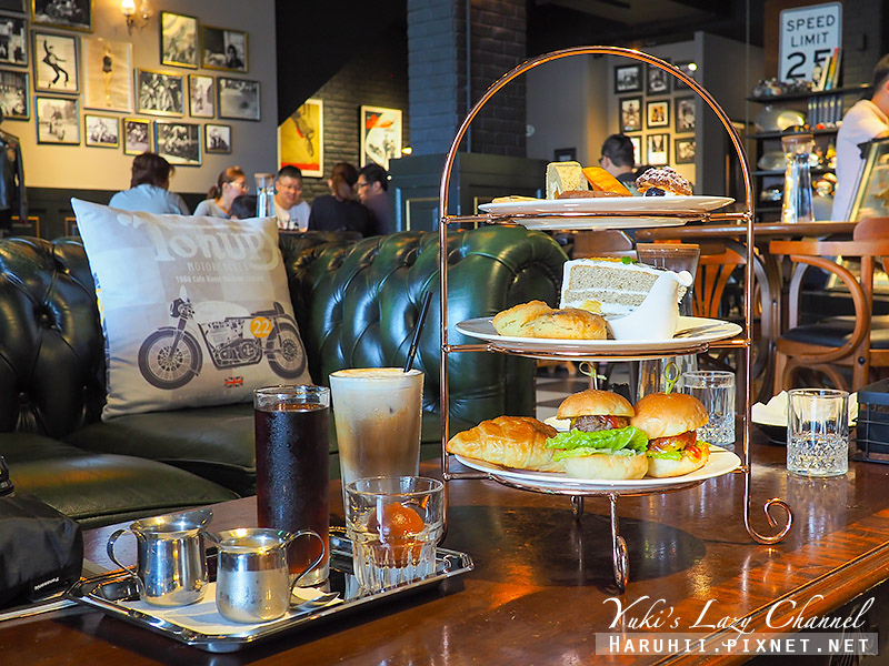 [新北八里景觀餐廳推薦] Ton Up Cafe：英式三層下午茶，特色英式重機工業風，觀海大道上景觀餐廳 @Yuki&#039;s Lazy Channel