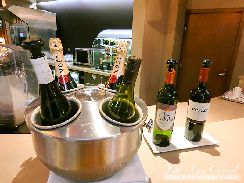 杜拜機場貴賓室｜阿聯酋商務貴賓室 Emirates Business Class Lounge：阿聯酋貴賓室餐點、設備分享 @Yuki&#039;s Lazy Channel