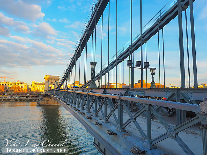 [布達佩斯] 塞切尼鎖鏈橋 Chain Bridge：橫跨多瑙河的珍珠項鍊，塞切尼鏈橋多瑙河夜景，夜訪漁人堡 @Yuki&#039;s Lazy Channel