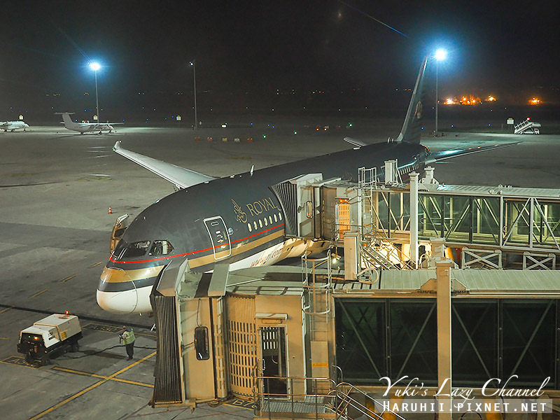 皇家約旦航空 Royal Jordanian RJ182 安曼-香港 波音787-8 經濟艙回教餐，皇家約旦航空搭乘心得 @Yuki&#039;s Lazy Channel