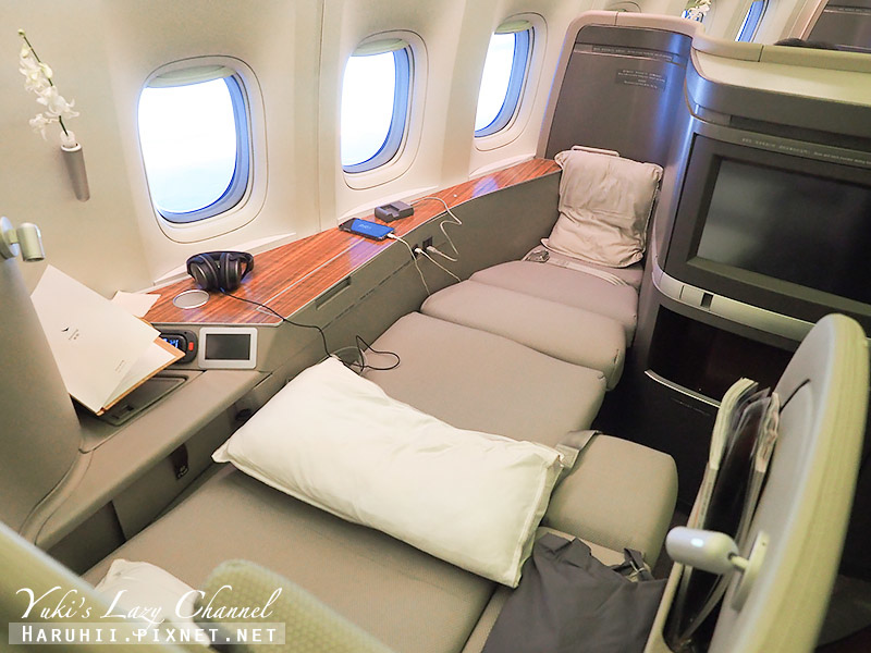 國泰航空頭等艙 Cathay Pacific First Class CX812 香港-波士頓 波音777-300ER 長程頭等艙設備、餐點分享 @Yuki&#039;s Lazy Channel