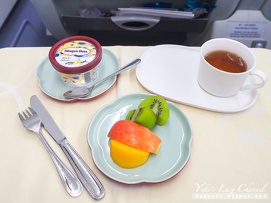 中華航空 CI117 福岡-台北 FUK-TPE A330-300 商務艙設備、餐點分享 @Yuki&#039;s Lazy Channel