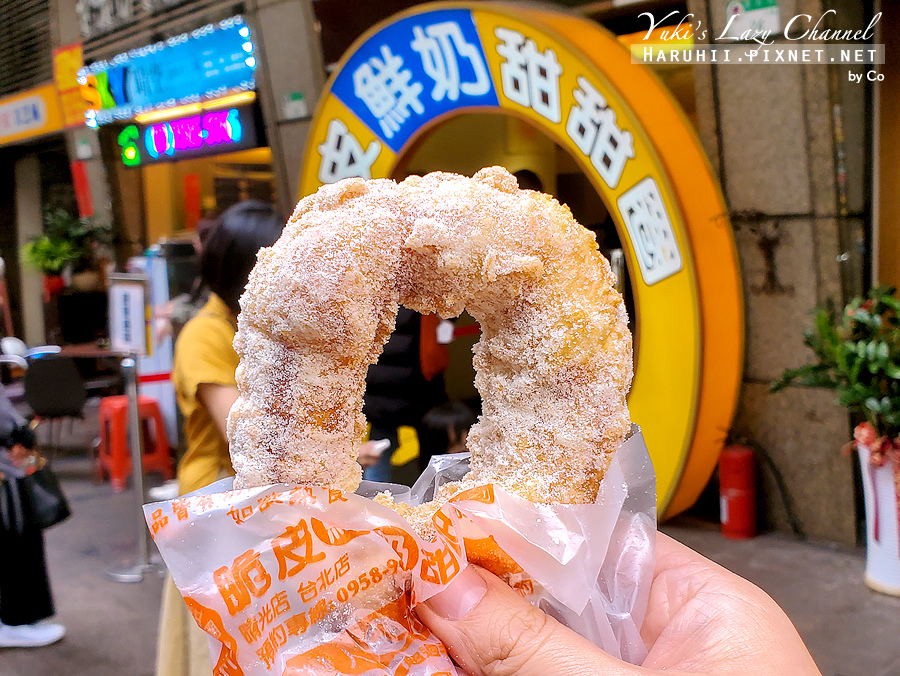 [晴光商圈美食] 台灣人ㄟ脆皮鮮奶甜甜圈：晴光市場超人氣銅板美食，沒排隊吃不到！(可可食記) @Yuki&#039;s Lazy Channel