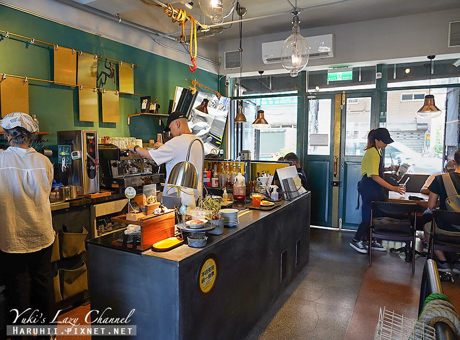 圖們咖啡 Tuman Cafe，基隆正濱漁港彩色屋內！海景咖啡館喝杯西西里咖啡 @Yuki&#039;s Lazy Channel