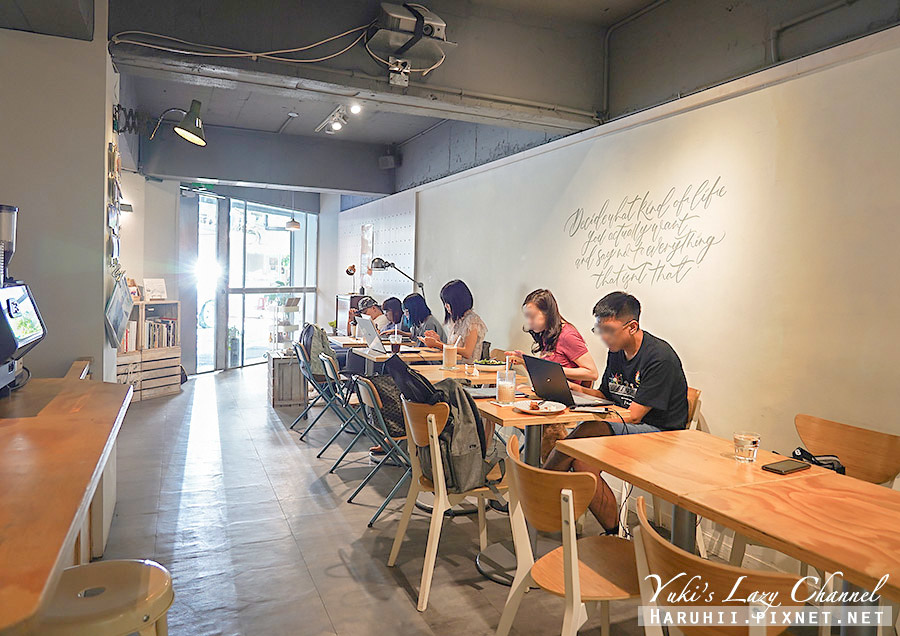 休習日 Z Day Cafe，六張犁文青咖啡與溫度料理，舒肥牛咖哩、清爽沙拉飯，厲害甜點 @Yuki&#039;s Lazy Channel